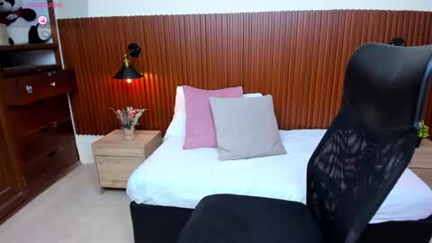 Abby Lee  online show from 6, 3, 2025