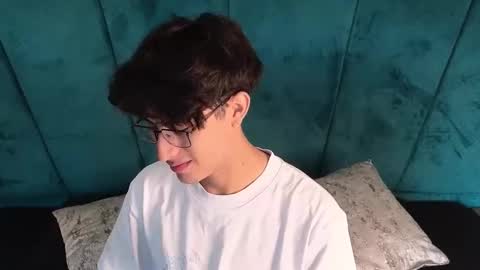 Aaron Ezequiel online show from 9, 5, 2026