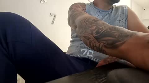 ig aaron hunter123 online show from 8, 1, 2025