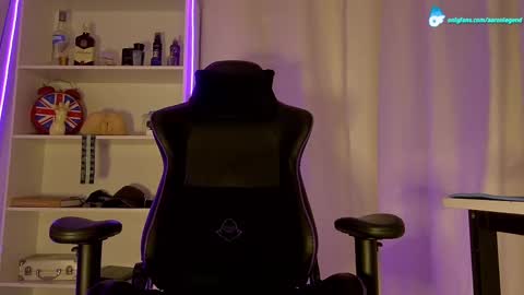 Aaron  online show from 25, 2, 2025