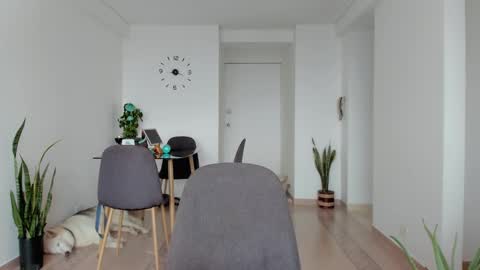 Laura  online show from 7, 2, 2025