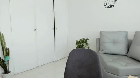 Laura  online show from 15, 5, 2026