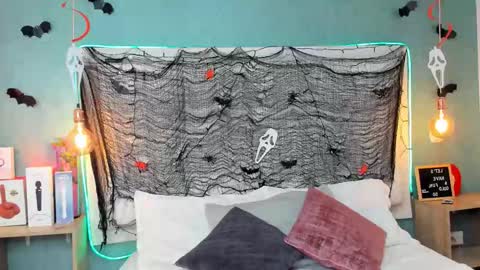 Abby Dixon  online show from 15, 10, 2025