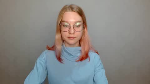 Abby Lovense is active online show from 20, 12, 2024