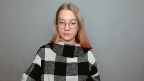 Abby Lovense is active online show from 28, 12, 2024