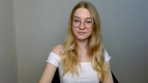 Abby Lovense is active online show from 24, 11, 2025