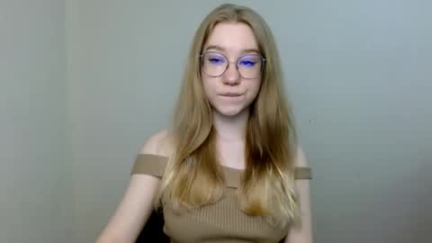 Abby Lovense is active online show from 22, 4, 2026