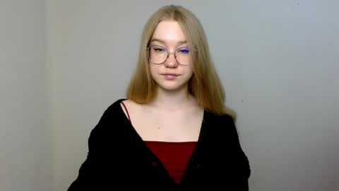 Abby Lovense is active online show from 26, 4, 2026