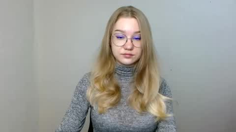 Abby Lovense is active online show from 27, 4, 2026