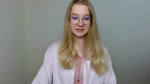 Abby Lovense is active online show from 28, 4, 2026