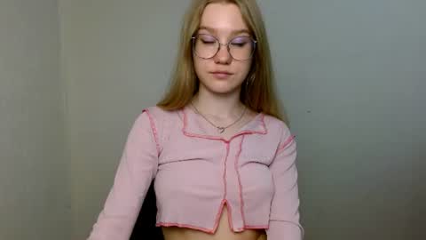Snapshot of abbymoore__ chatting on 19, 6, 2026 Abby Lovense is active online show from 19, 6, 2026