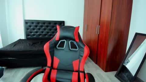 Independence model AbelAsburgo online show from 26, 4, 2026