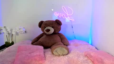  Abella and Kendra  online show from 25, 1, 2025