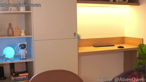 Snapshot of abie_owen chatting on 12, 11, 2025 abie_owen online show from 12, 11, 2025