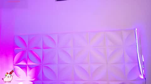 Abril  online show from 16, 9, 2025