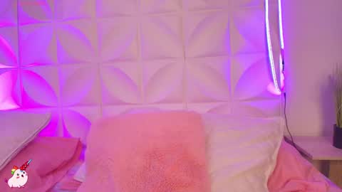 Abril  online show from 17, 9, 2025