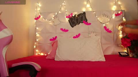 Abril  online show from 7, 10, 2025