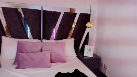  Abril  online show from 7, 3, 2025