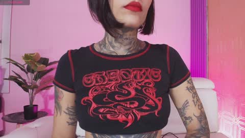 Snapshot of abrilfaccini chatting on 2, 12, 2024 ABRILFACCINI online show from 2, 12, 2024