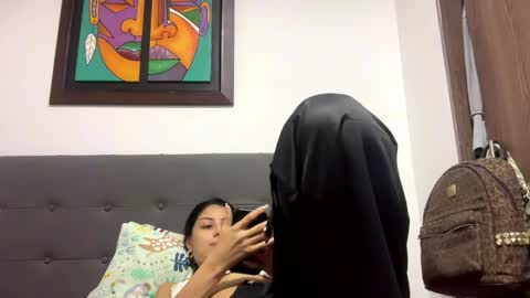 abrilsantosxo online show from 22, 4, 2026