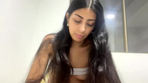 abrilsantosxo online show from 27, 4, 2026