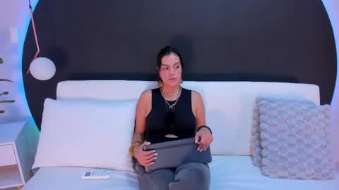    online show from 21, 4, 2026