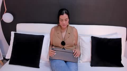    online show from 27, 4, 2026