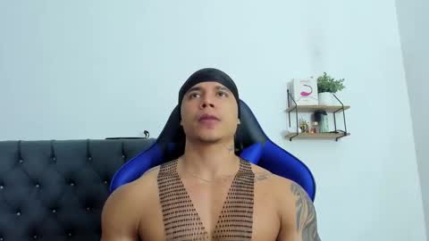 adam boss online show from 20, 12, 2025