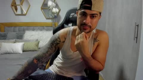 Snapshot of adam_clarke chatting on 4, 1, 2025 adam clarke online show from 4, 1, 2025