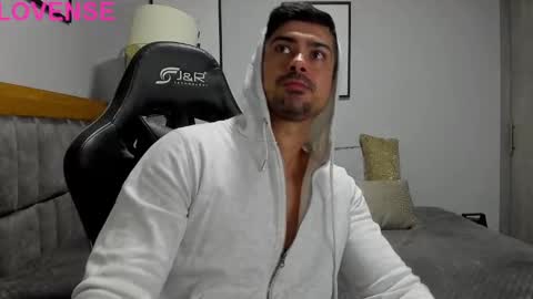 Snapshot of adam_clarke chatting on 4, 10, 2025 adam clarke online show from 4, 10, 2025