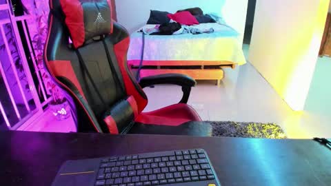 Adam Valencia online show from 14, 10, 2025