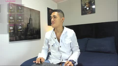 adam_walker_1 online show from 1, 4, 2026