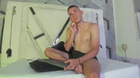 adammendoza34 online show from 19, 9, 2025