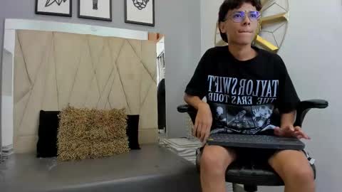 Adams Bobby online show from 28, 10, 2025