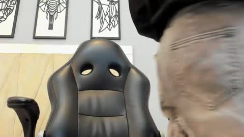 Adams Bobby online show from 25, 4, 2026