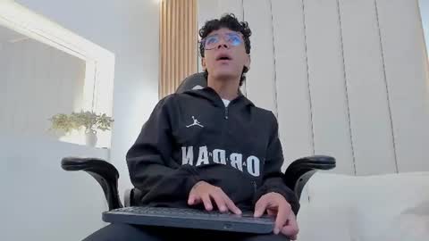 Adams Bobby online show from 29, 7, 2026