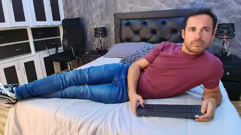 Im Adams Sanz online show from 23, 4, 2026