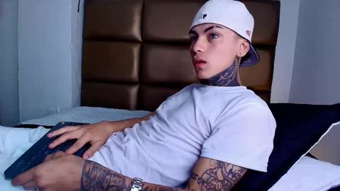 AdamsWalkerr  online show from 13, 2, 2026