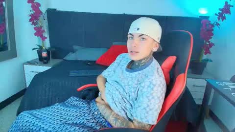 AdamsWalkerr  online show from 19, 2, 2026