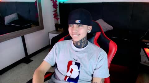 AdamsWalkerr  online show from 24, 4, 2026