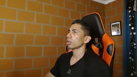 Adan Sin online show from 25, 2, 2025