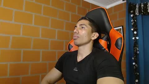 Adan Sin online show from 4, 3, 2025