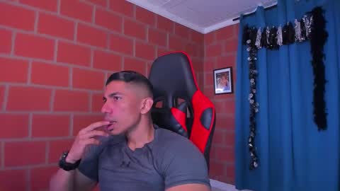 Adan Sin online show from 8, 3, 2025