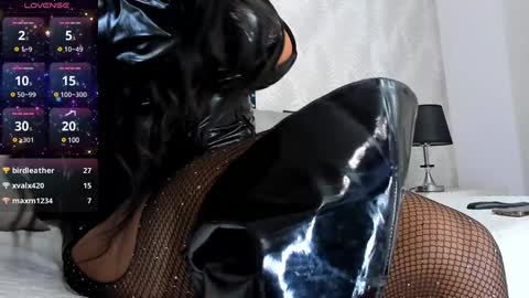 NIcolle online show from 19, 1, 2025