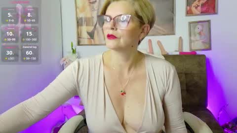 Snapshot of adeellee_ chatting on 16, 10, 2025 adeellee online show from 16, 10, 2025