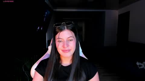 Adela Parker  online show from 28, 4, 2026