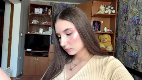 Poly online show from 25, 4, 2026