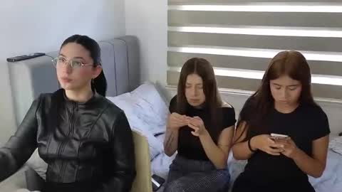 adellein foxx online show from 15, 11, 2025