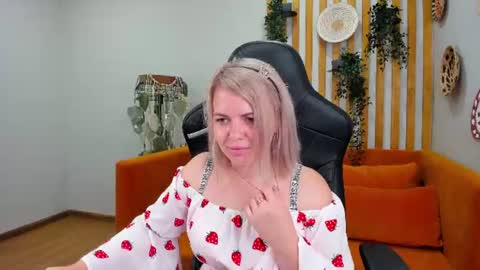 AdeleRavelle online show from 16, 7, 2026