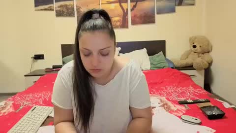 Adellineee online show from 28, 4, 2026